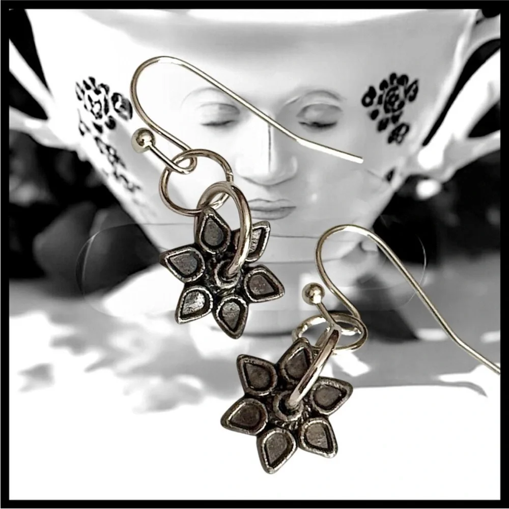 5 For $25💫Wiccan Gunmetal Flower Dangles
